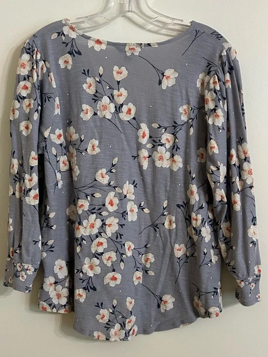 Lucky Brand Gray Floral V-Neck 3/4 Sleeve Top - Picture 2 of 9